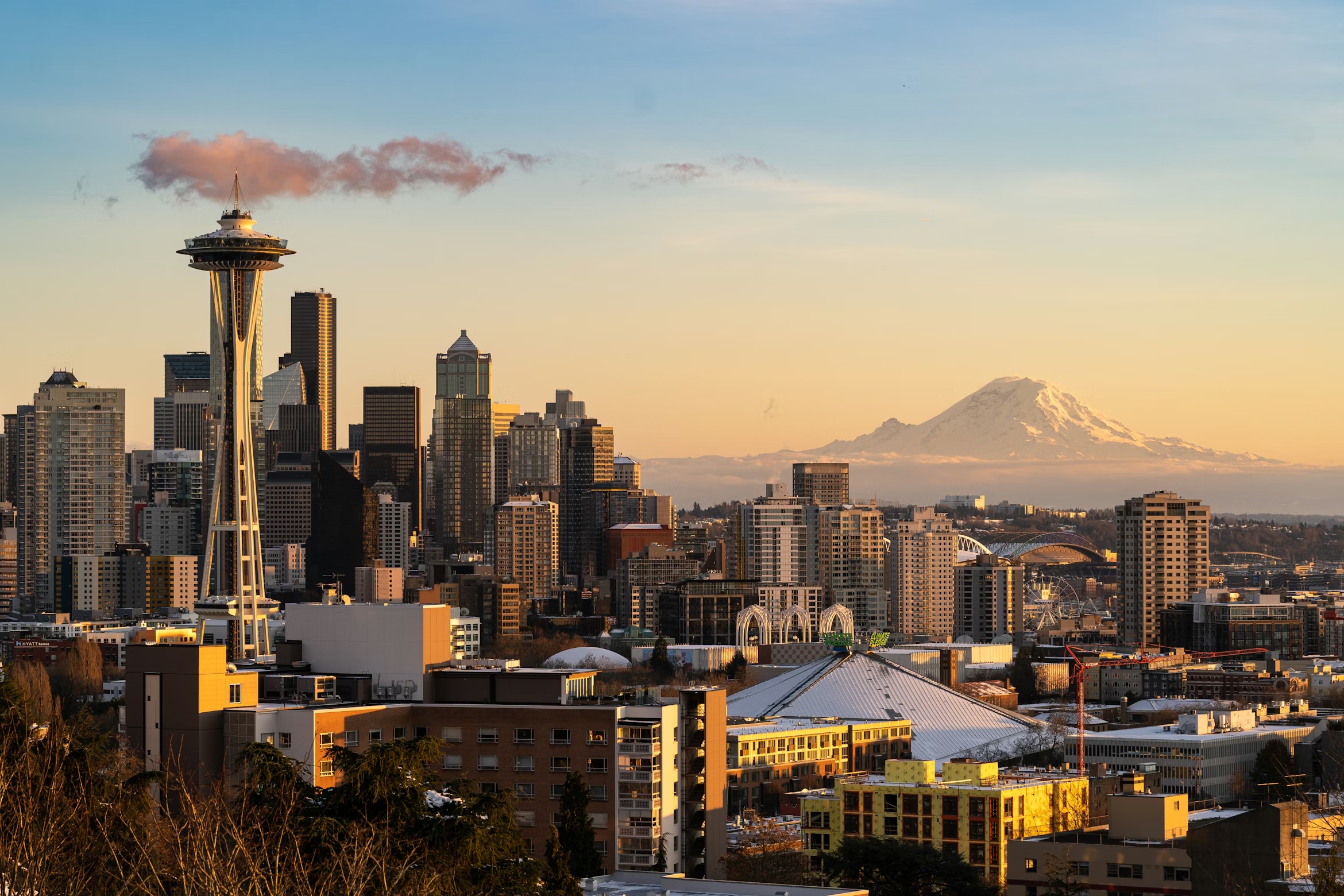 King County, Washington: Seattle skyline with Mount Rainier
